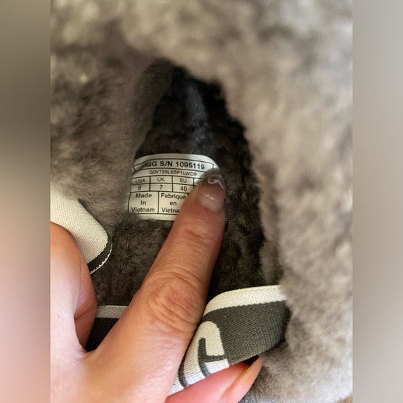 Uggs - Picture 7 of 8